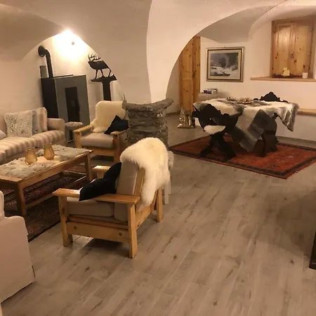 Les Cheminees Apartment *
