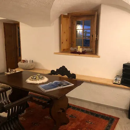 Les Cheminees Apartment *